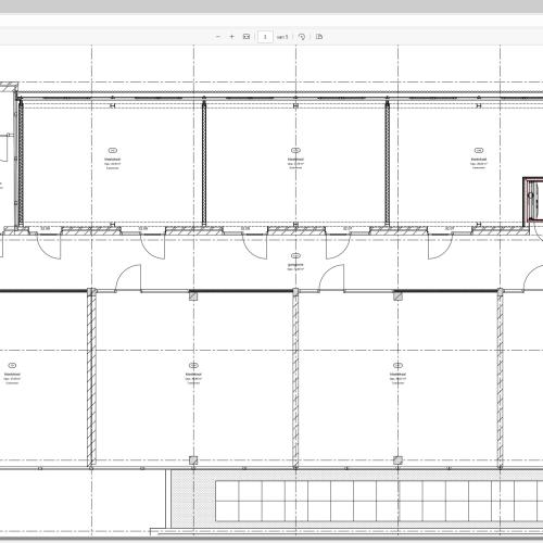 Architectuurplattegrond van een gebouw met verschillende ruimtes en circulatiegebieden.