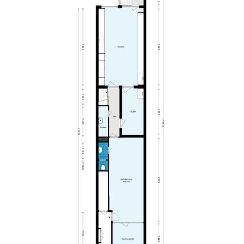Architectuurplattegrond van een smal huisontwerp met verschillende kamers en ruimtes.